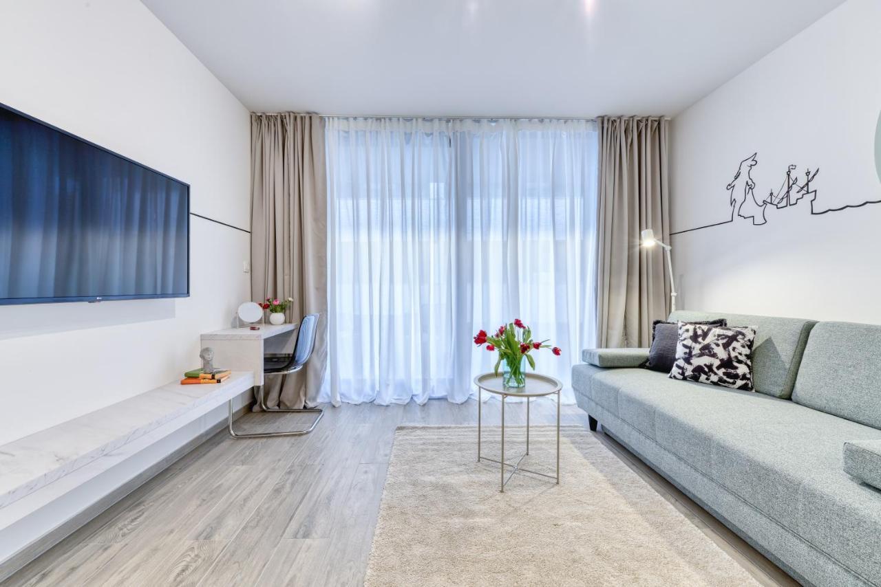 Apartman Hica La Linea With Balcony